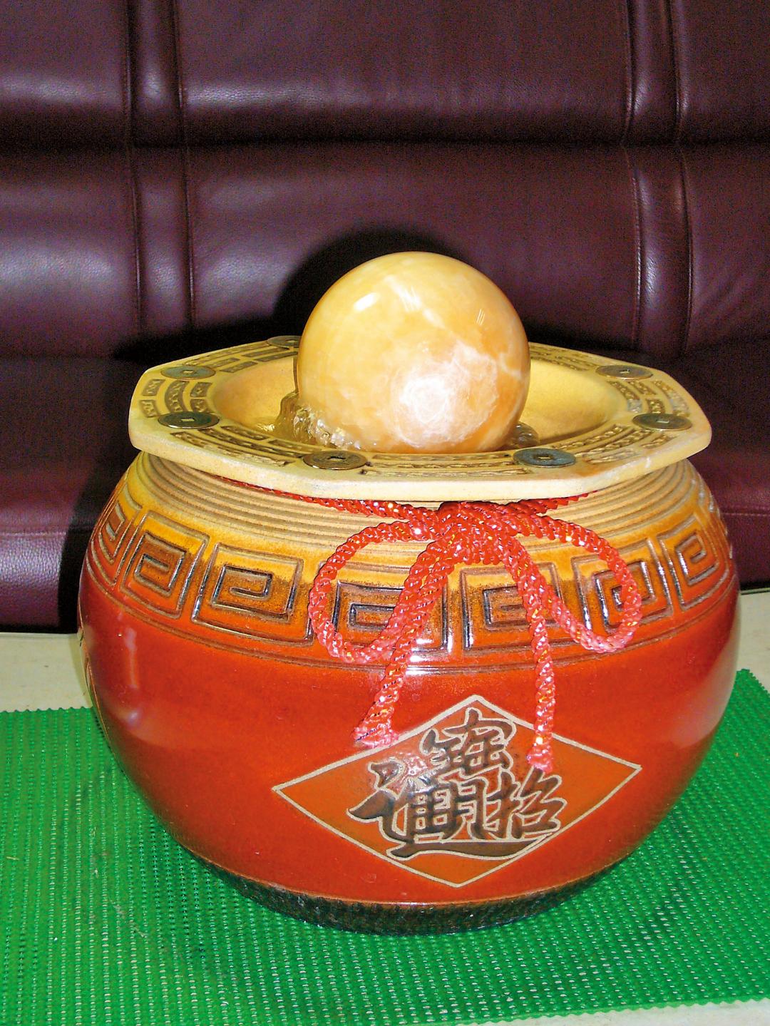 周邊道路與水系被視為氣流通道，影響整體財氣與居住品質。