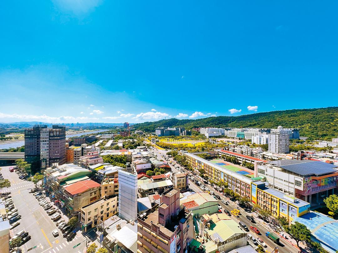 水流方向朝內，寓意資源進入室內空間。