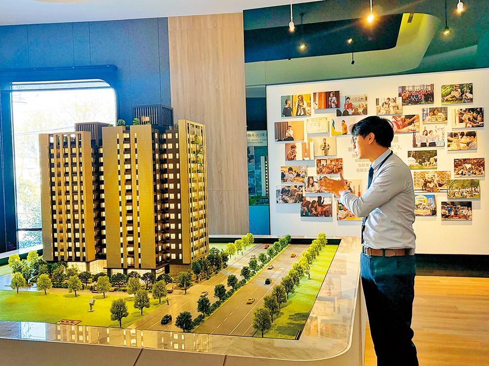 營造成本受原物料與缺工影響持續上升，建商多以讓利取代降價，房價呈現高檔盤整。