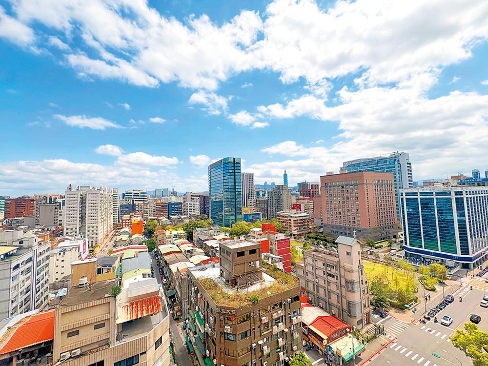 台北市高總價住宅交易量2025年僅245戶，較2021年大幅減少，顯示市場買氣明顯收縮。