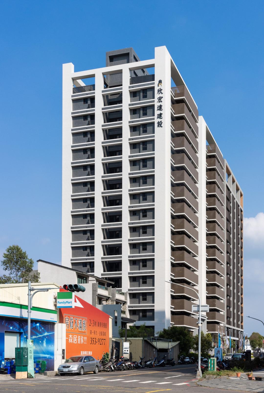 欣宏達建設看準高科大第一校區的大學城商圈發展前景，選在芎林二街基地，全新完工推出「欣苑」輕豪宅大樓案，採21~43坪的2~3房安排，含3間店面共143戶，將建材設備等級向上升等至輕豪宅。(圖:業者提供)