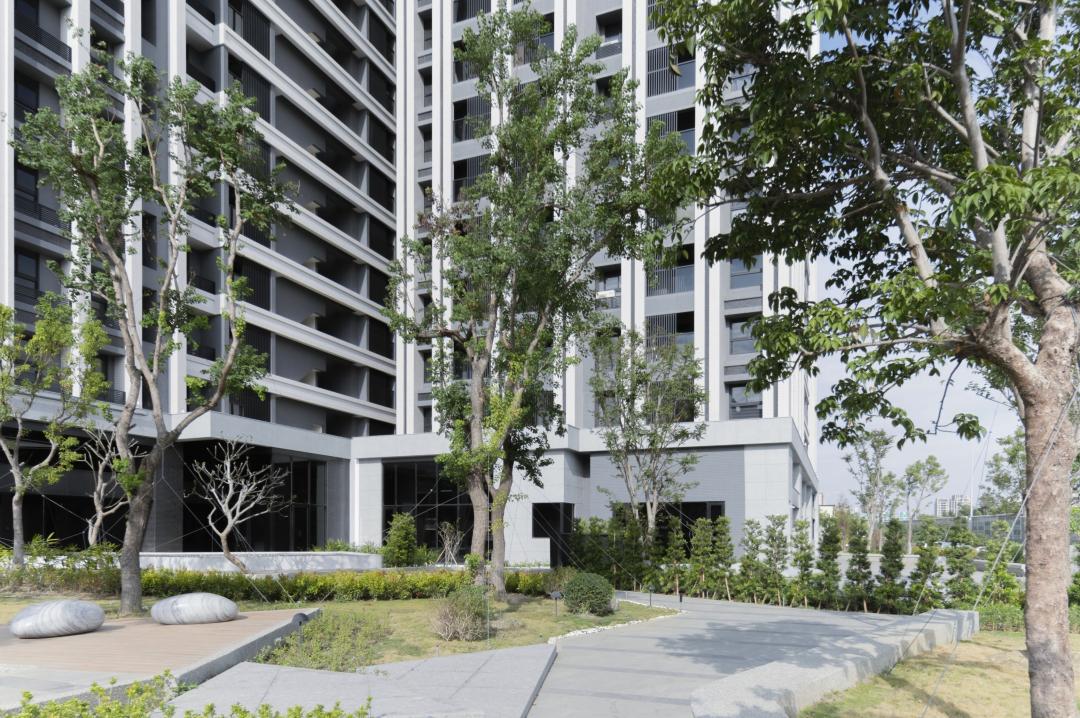 高雄小宅吸引買氣都要拚了！鳳山五甲拚低總價、鳳頂拚單價  中都小宅送機車