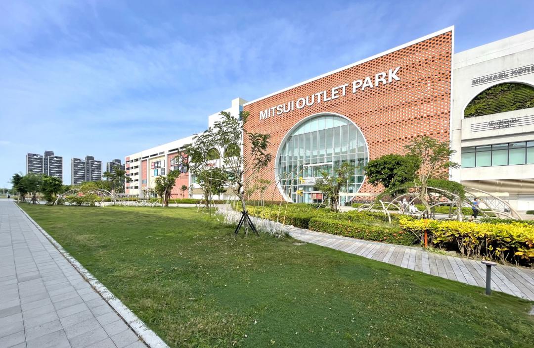 歸仁區受高鐵特區、產業聚落及商業設施發展帶動，Q1移轉607棟居全市之冠，季增29.70%、年增高達217.80%。