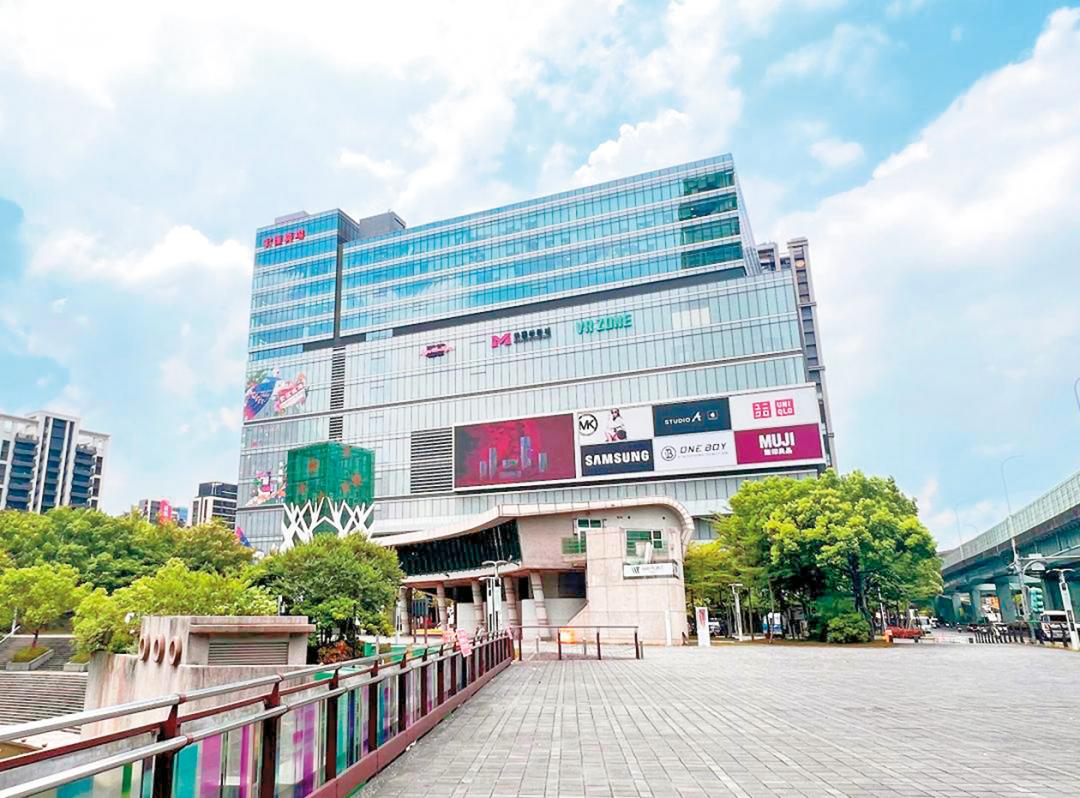 宏匯廣場提供周邊居民娛樂百貨機能。