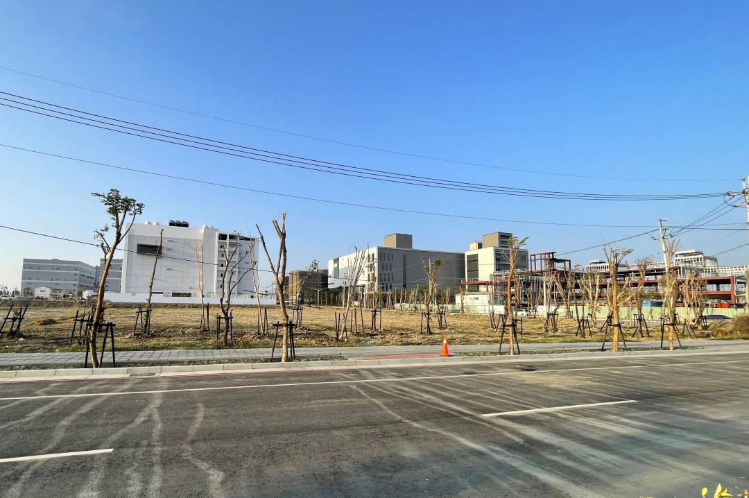 橋科持續建設  防洪排水先加強  周圍3字頭輕豪宅新大樓  耐心等工程師進場
