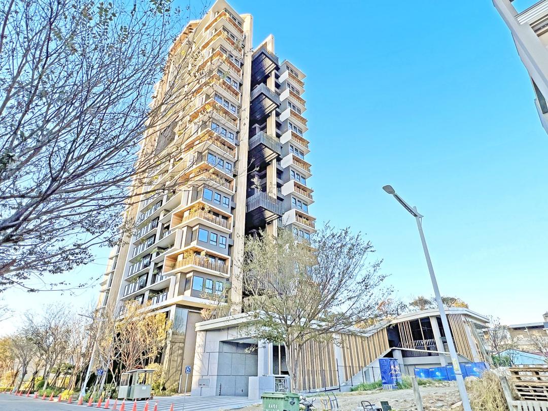 「THE精銳」擁有8種不同風格複層式露台及庭園造景延伸至地下室等。