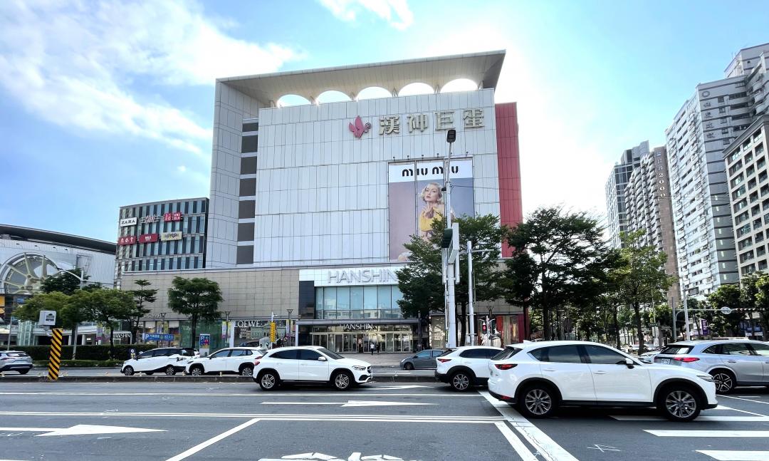 漢神巨蛋百貨已成為北高雄地王商圈，可迅速連結大美術館生活圈 。