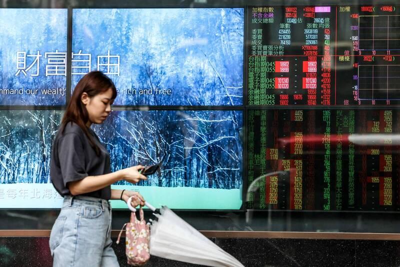 股市獲利若無兌現,也僅是紙上富貴一場。(圖/法新資料照)