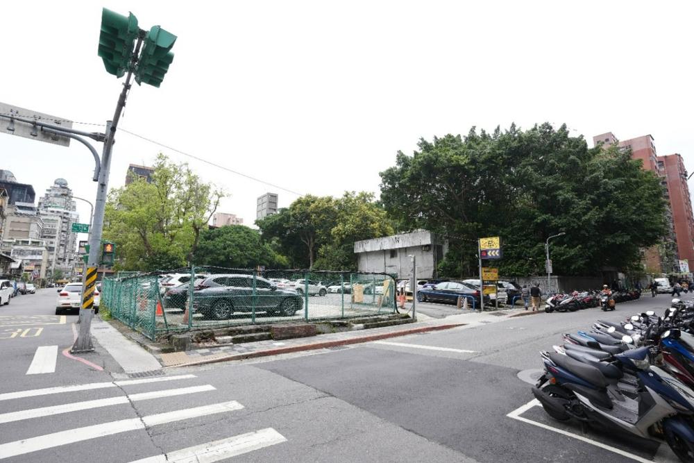 國軍眷舍改建身價破百億！冠德打造「通化安和」公辦都更簽約啟動