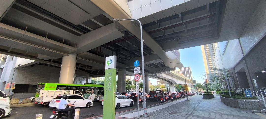捷運多坐一站現省350萬！中捷這兩站「車程5分鐘」房價竟差一個車位