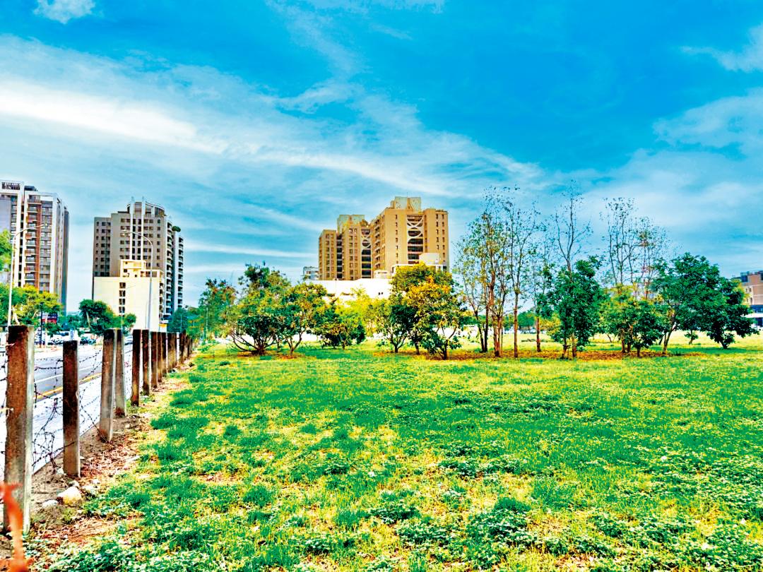 土地成交量低點往往反映房市谷底，建商獵地態度轉趨保守。
