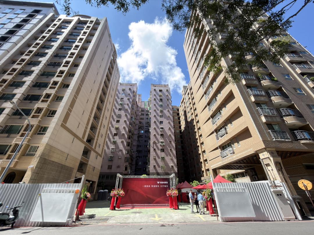 漢神巨蛋商圈保靖街約238坪商四基地，興連城規劃地上15層、地下3層的精品住宅，住宅坪數20-41坪，僅97戶住宅，訴求步行即達巨蛋百貨機能商圈，同時擁有優越的交通脈絡。(圖:業者提供)
