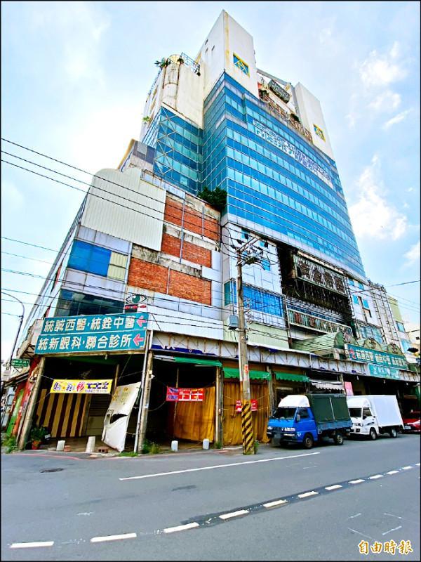 荒廢二十多年、被網友冠上「廢墟蚊子樓」的彰化縣員林市黃金帝國，終於要都更了。（圖/資料照，記者張聰秋攝）