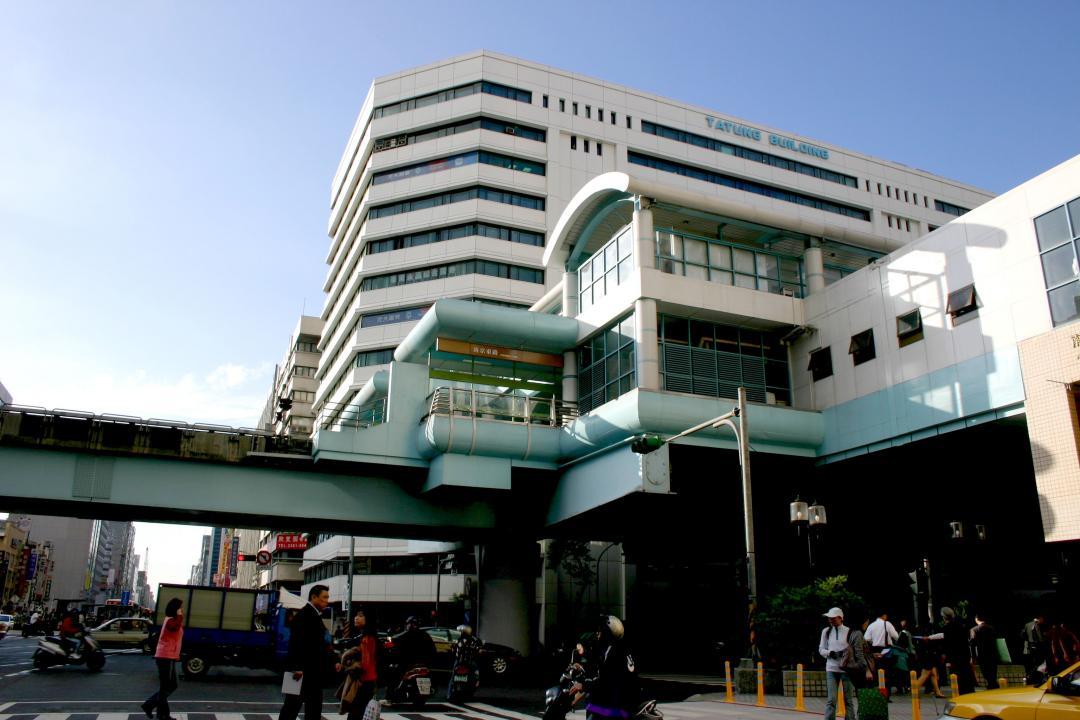 「中山逸居」位於南京東路與復興北路交會一帶，周邊為台北市重要辦公聚落，捷運南京復興站為文湖線、松山新店線交會站。(圖/信義全球資產提供)