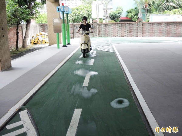 監理站借機車練習 Boutia