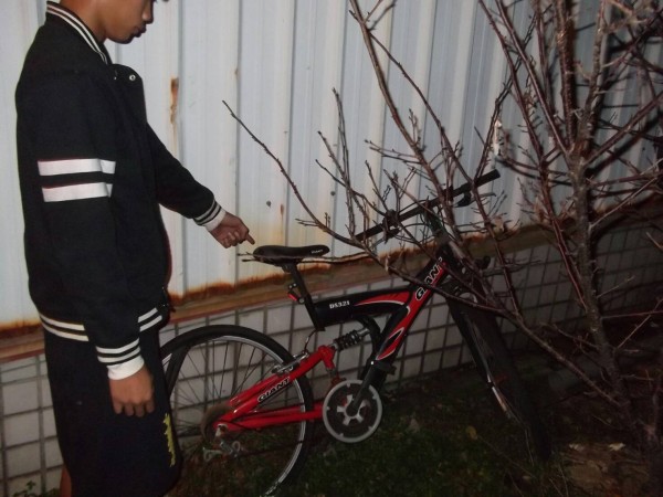江姓少年涉嫌連續偷竊腳踏車。(記者周敏鴻翻攝)