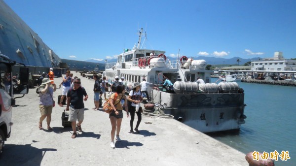 泰利颱風逼近 蘭嶼、綠島遊客上午撤離 - 生活 - 自由時報電子報