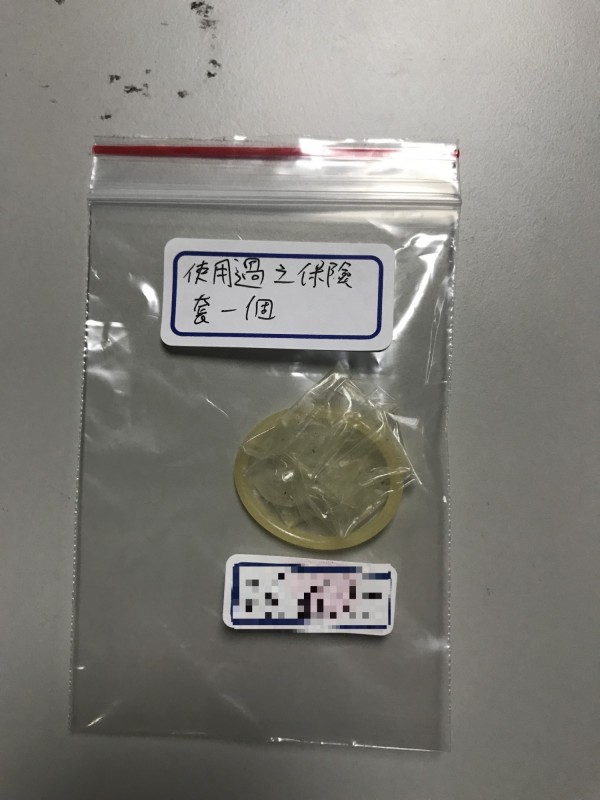 警方查扣的保險套。(記者洪定宏翻攝) 警方查扣的保險套。(記者洪定宏翻攝)