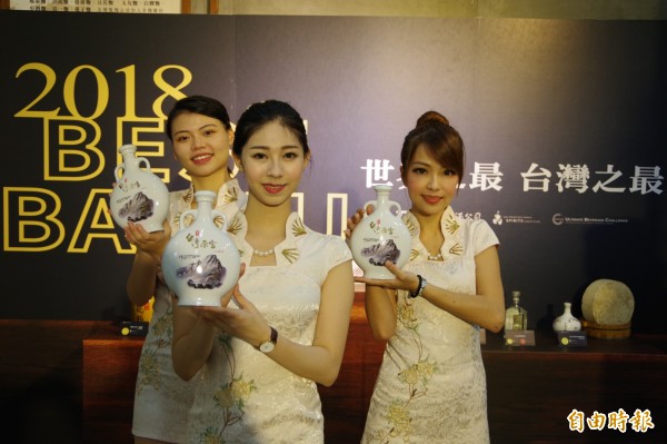 台灣菸酒公司嘉義酒廠出產的「玉山台灣原窖8年陳高」,參加5月美國舉辦的舊金山世界烈酒大賽,獲得「最佳白酒」(Best Baijiu)與「雙金牌」(Double Gold)大獎。(記者曾迺強攝)☆飲酒過量 有害健康 禁止酒駕☆ 台灣菸酒公司嘉義酒廠出產的「玉山台灣原窖8年陳高」,參加5月美國舉辦的舊金山世界烈酒大賽,獲得「最佳白酒」(Best Baijiu)與「雙金牌」(Double Gold)大獎。(記者曾迺強攝)☆飲酒過量 有害健康 禁止酒駕☆