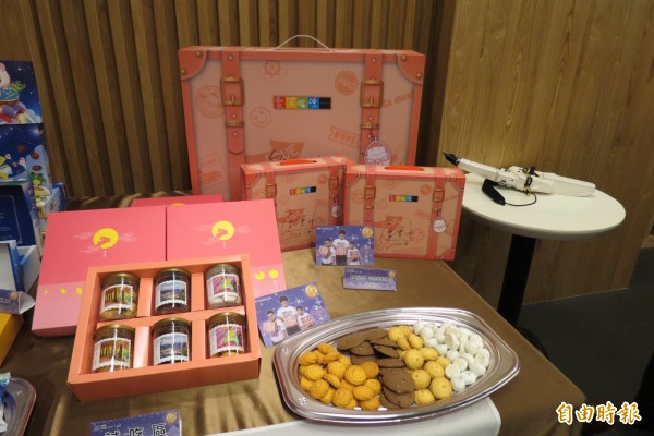 唐氏症基金會今年中秋推出「愛啟程」手感餅乾中秋禮盒。（記者蘇孟娟攝）
