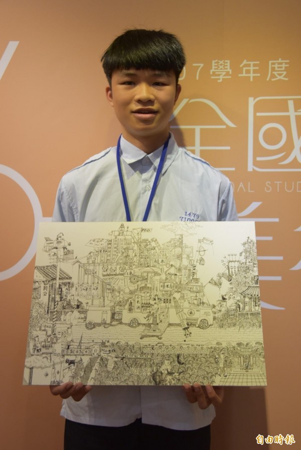 師大附中學生潘羽錫也以「阿公的發財車」一作，拿下107年漫畫類高中美術組特優。（記者吳柏軒攝）