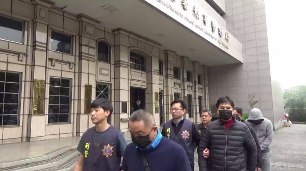 警方逮捕6名台灣巴斯夫公司前後任高階主管，訊後聲押。（記者姚岳宏翻攝）