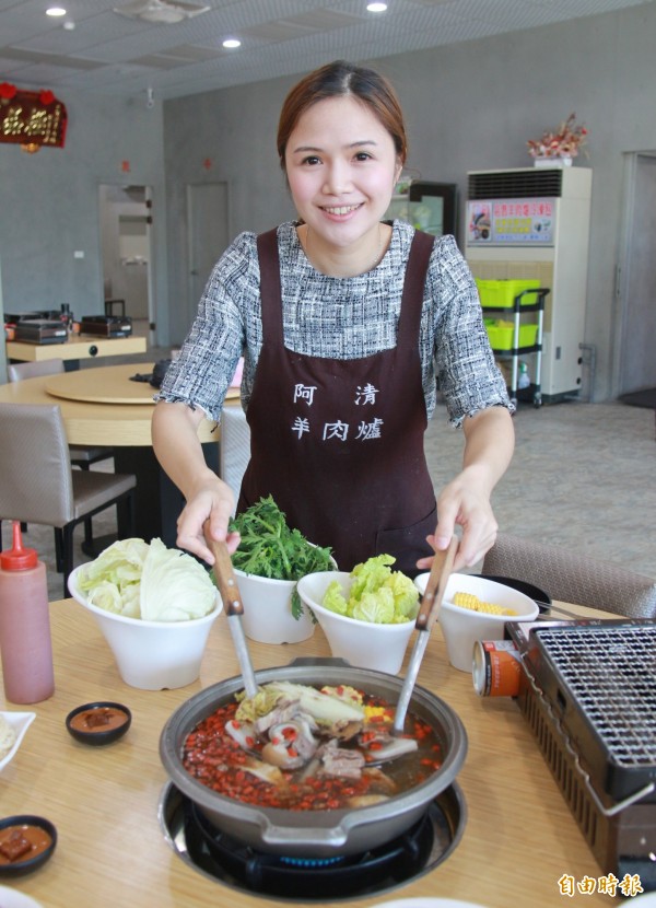 阿清羊肉爐湯頭傳承三代祖傳風味,很受老饕喜愛。(記者陳冠備攝) 阿清羊肉爐湯頭傳承三代祖傳風味,很受老饕喜愛。(記者陳冠備攝)