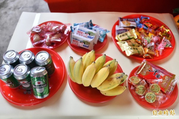 為各國靈體準備的特殊供品。（記者蔡宗憲攝）