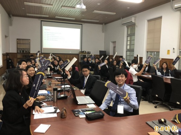 第9屆台南模擬聯合國會議在台南一中召開。（記者劉婉君攝）