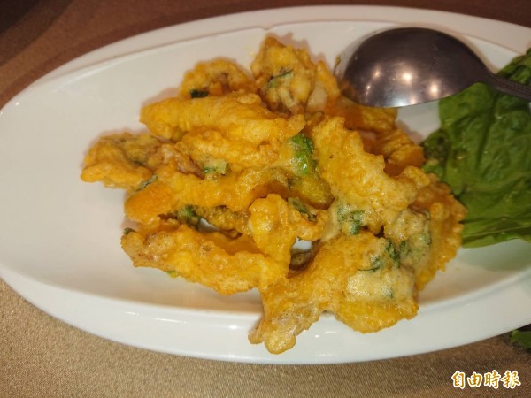 榮膳餐廳菜餚有大小份量選擇,供顧客自由搭配。(記者洪瑞琴攝) 榮膳餐廳菜餚有大小份量選擇,供顧客自由搭配。(記者洪瑞琴攝)