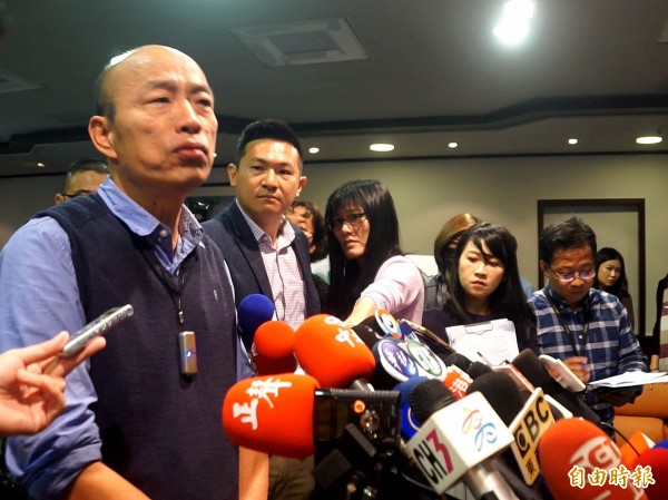 訪馬計畫生變,韓國瑜拜托市府員工不要隨便洩密。(記者黃佳琳攝) 訪馬計畫生變,韓國瑜拜托市府員工不要隨便洩密。(記者黃佳琳攝)