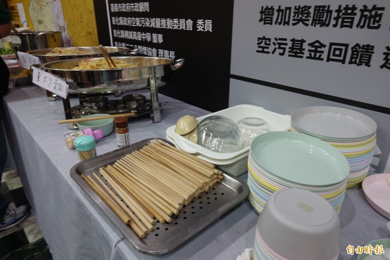 楊澤民成立和美競選總部，連用餐都準備環保餐具，不用一次性餐具。（記者劉曉欣攝）