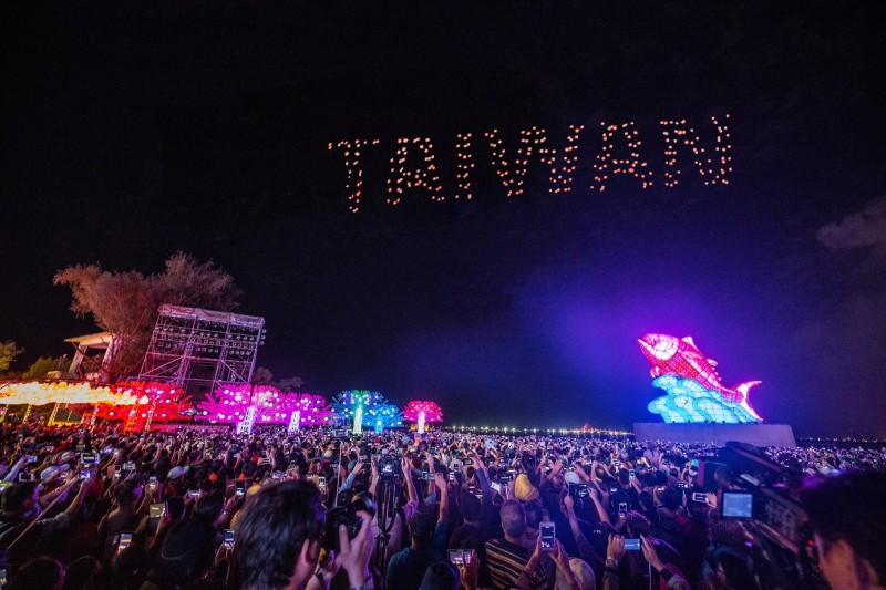 intel無人機在台灣燈會排出「TAIWAN」時感動無數台灣人。（圖:縣府提供）