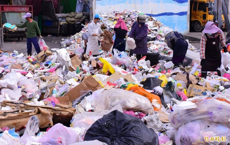 花蓮市去年度資源回收總回收量約2萬5千公噸，回收率因達51％，獲資源回收全國鄉鎮市優等獎肯定。（記者王峻祺攝）