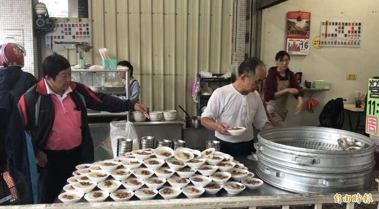 「顯碗粿」是北斗人的最愛,40年來堅持的好味道。(記者顏宏駿攝) 「顯碗粿」是北斗人的最愛,40年來堅持的好味道。(記者顏宏駿攝)
