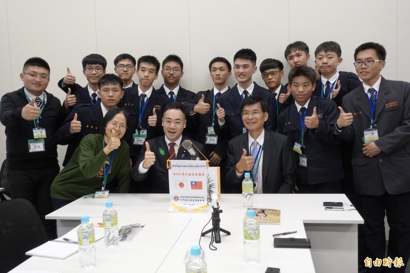 彰中「日本踏查團」學生訪問日本國會並與眾議員鈴木馨祐舉行會談。（記者林翠儀攝）