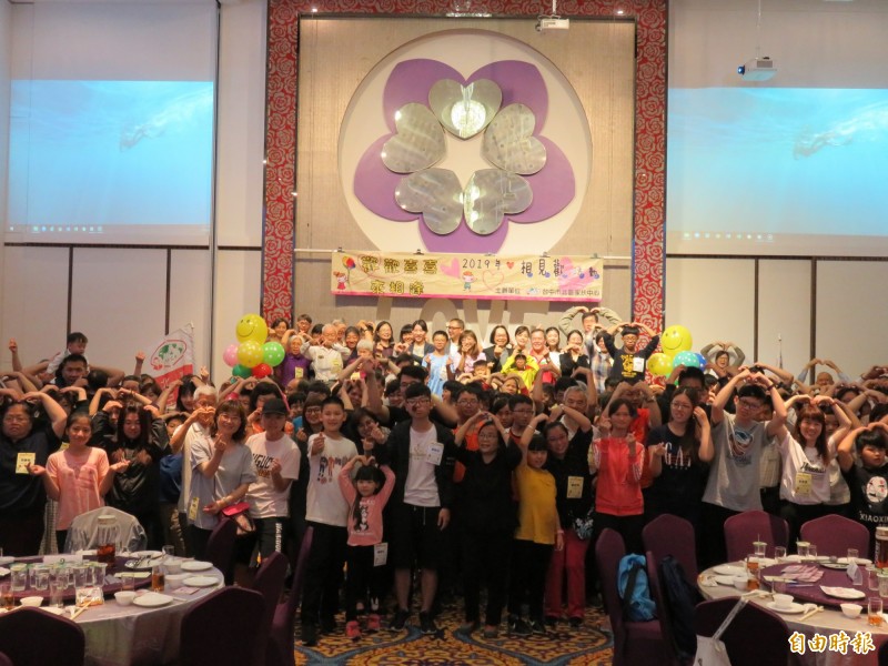 台中市北區家扶中心舉辦相見歡活動，吸引約220位認養人及受扶兒少參與。（記者歐素美攝）