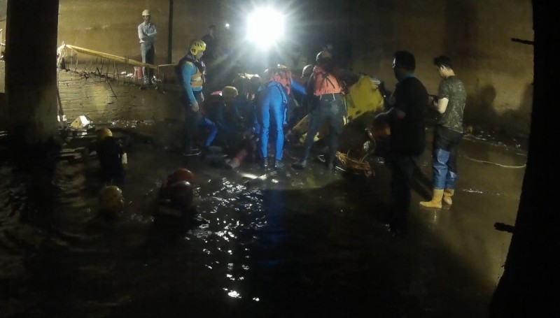 å¤§éåä¸­èåå®éå»ºå·¥å°å°ä¸2æ¨ï¼ä»å¤©ä¸åé©å³å¥³æ¸æ½å·¥æººæ°´ï¼æ¶é²äººå¡ç²å&nbsp;±å°å&nbsp;´æ¶æãï¼è¨èé³å»ºå¿ç¿»æï¼