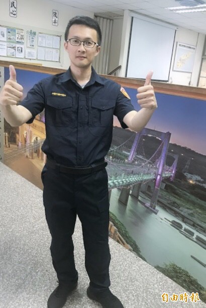 林禮群認真查案，3年記功40餘次、拿800支嘉獎當選全國模範警察。（記者李容萍攝）