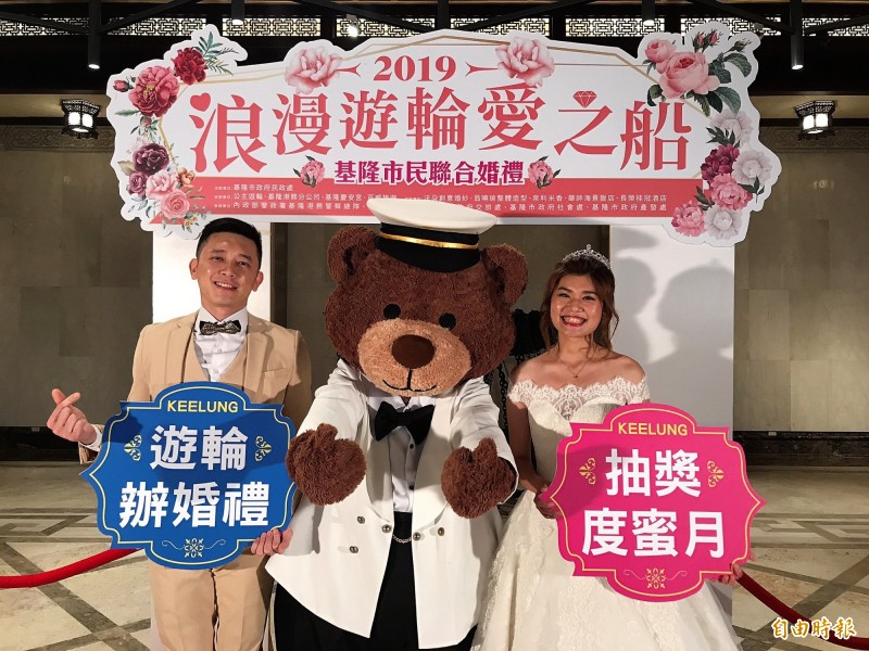 基隆市民聯合婚禮今年首度與公主遊輪合作,將於7月5日在盛世公主號上舉行「西洋宮廷風」奢華婚禮。(記者林欣漢攝) 基隆市民聯合婚禮今年首度與公主遊輪合作,將於7月5日在盛世公主號上舉行「西洋宮廷風」奢華婚禮。(記者林欣漢攝)