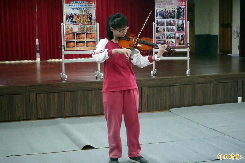 劉倖孜展現音樂天份，是小提琴高手。（記者資料照）