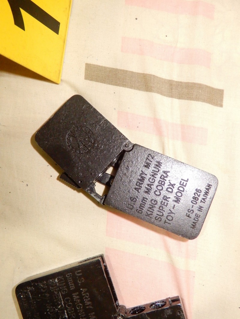 警方查獲罕見名片槍。（記者徐聖倫翻攝）