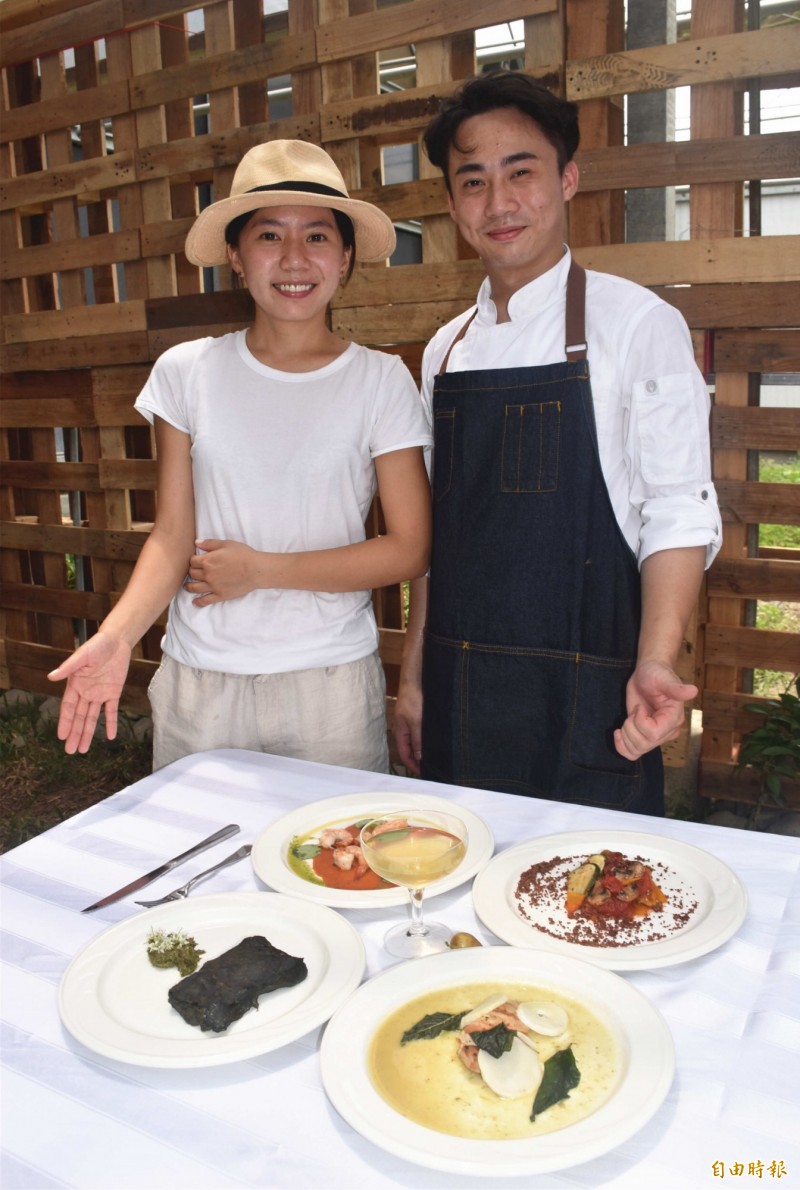 軟木塞義法料理店料理長黃炳誼（右）。（記者李容萍攝）