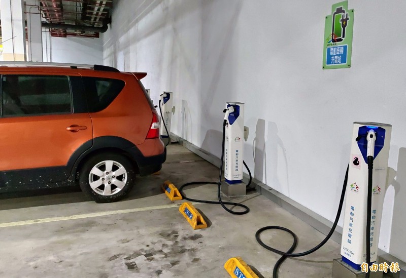 環保局推廣建置電動車充電站。（記者張菁雅攝）