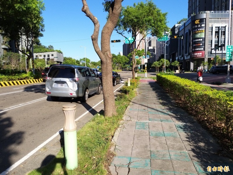 新竹縣警察局表示，民怨往返高鐵的車輛時見超速或搶時闖紅燈，影響交通安全；經評估，將在光明六路東二路與嘉豐南路一段路口增設，取締超速及闖紅燈。（記者廖雪茹攝）