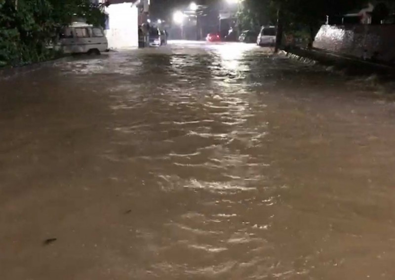彰化市區多處路段淹水。（記者湯世名翻攝）