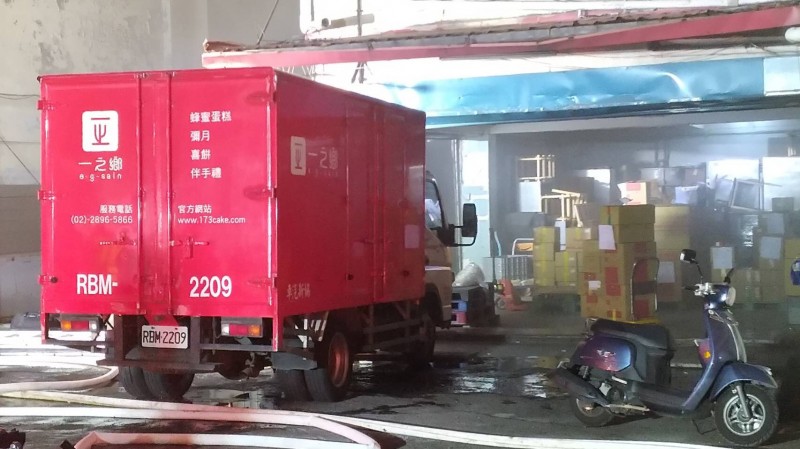 北投一之鄉工廠起火。（記者鄭景議翻攝）