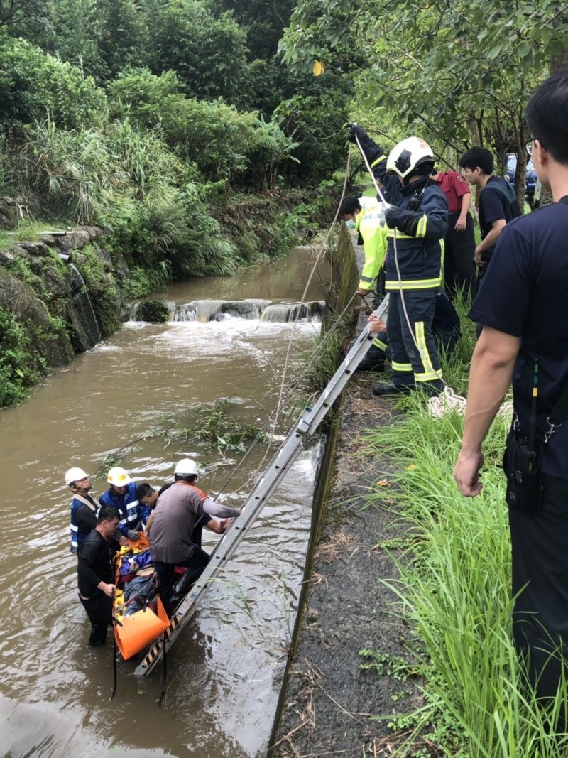 åå¸åæ¸¯åå³å·¥äººæ½å·¥æè½ææ°´æºï¼å½å±éé«æ¶æãï¼è¨èé±ä¿ç¦ç¿»æï¼