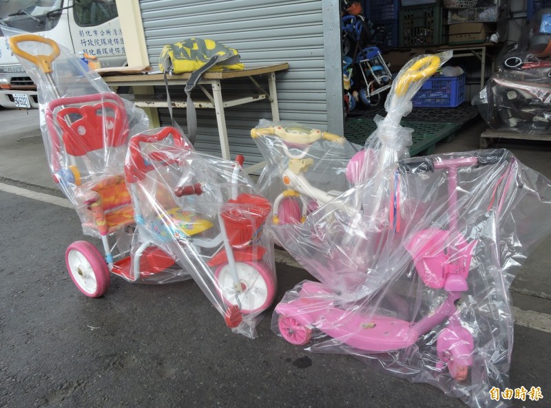 æ´ç好çã叿¥è»ãï¼éå¥ä¸ä¹¾æ·¨çå¡è è¢ï¼æºåéçµ¦å°æå使ç¨ãï¼è¨è
æè¯å²æï¼