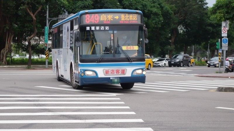 電動大客車補助今上路,每輛車最高可領633.8萬元。(資料照,記者鄭瑋奇攝) 電動大客車補助今上路,每輛車最高可領633.8萬元。(資料照,記者鄭瑋奇攝)